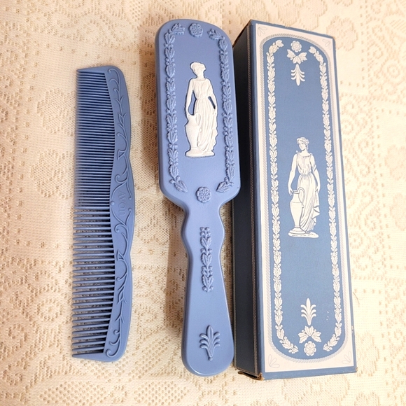 Avon Hair Vintage Avon Wedgewood Avonshire Blue Brush Comb Set